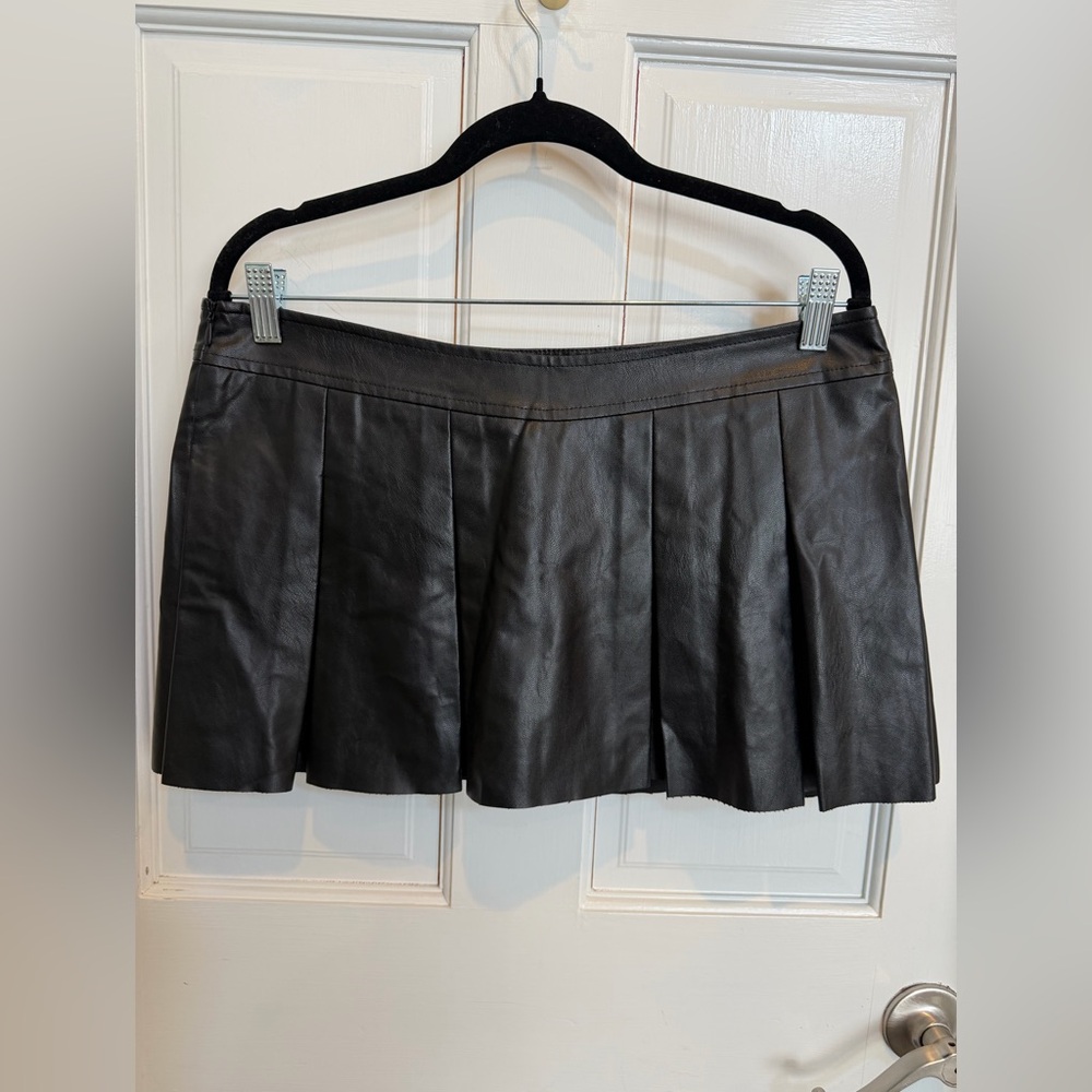 Goth Grunge Black Vegan Leather Pleated Skirt Size L - Picture 2 of 3